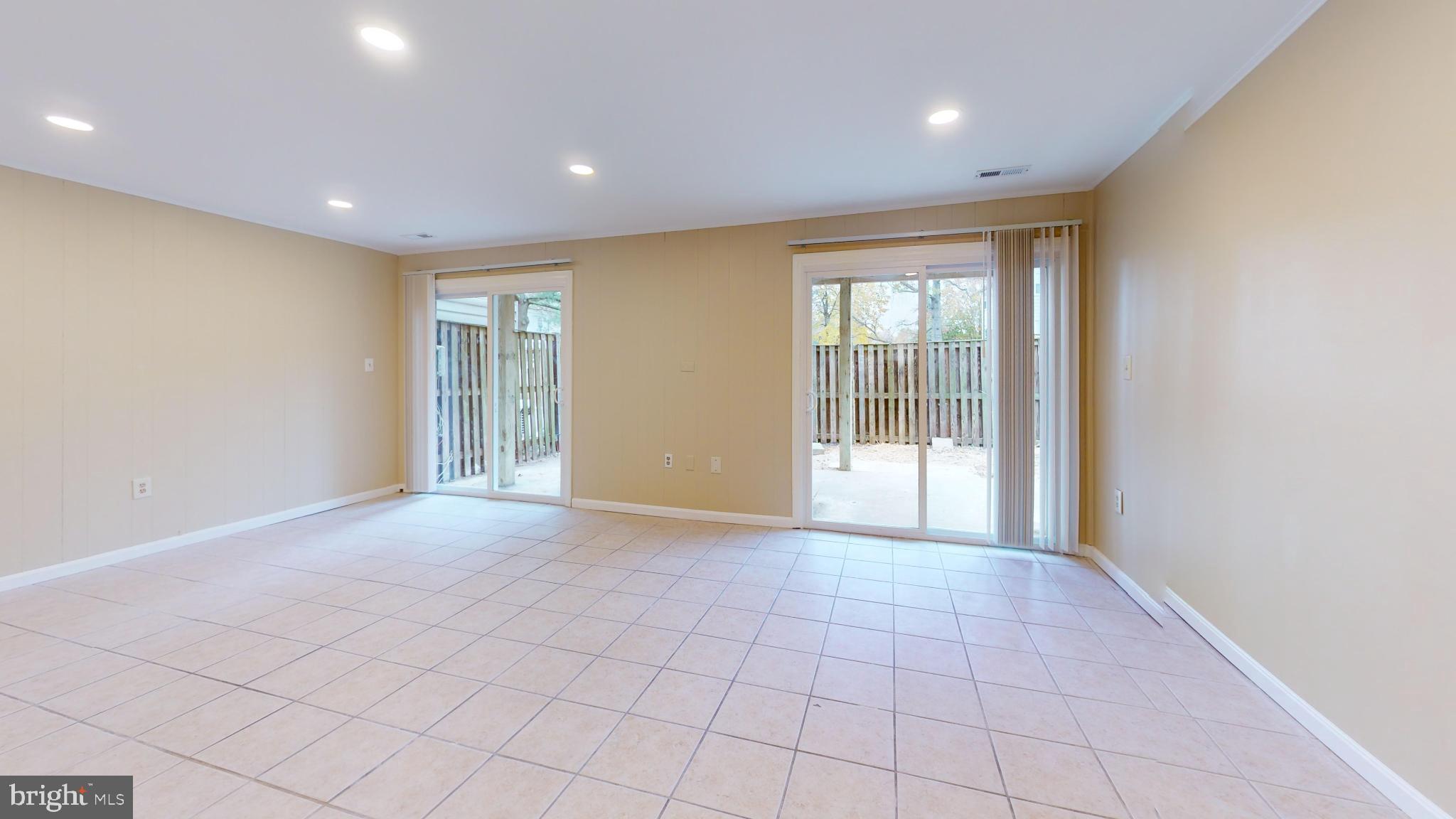 CROFTON VILLAGE - Residential Lease