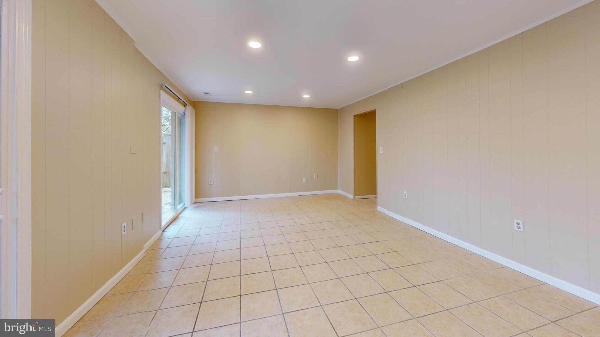 CROFTON VILLAGE - Residential Lease