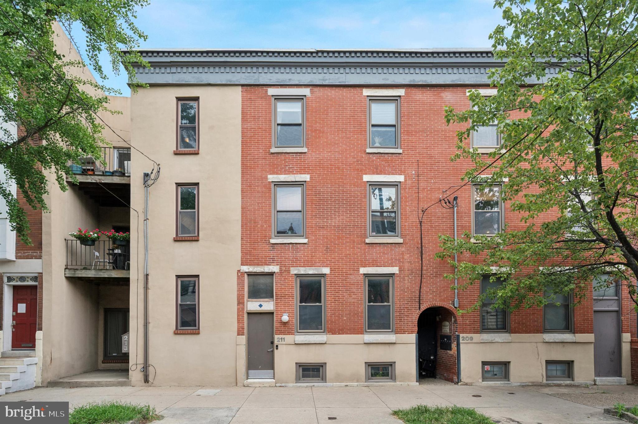 QUEEN VILLAGE - Residential