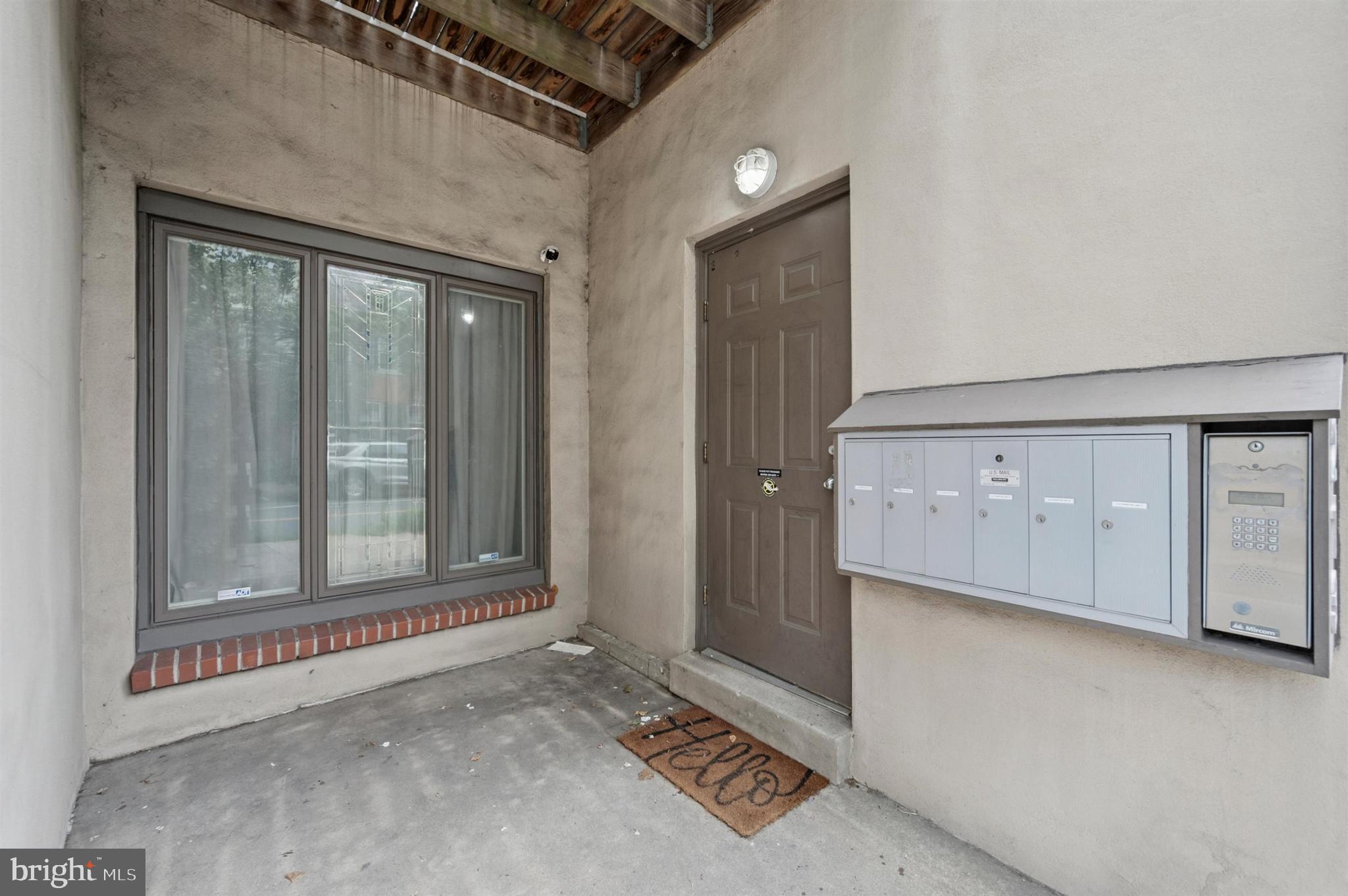 QUEEN VILLAGE - Residential