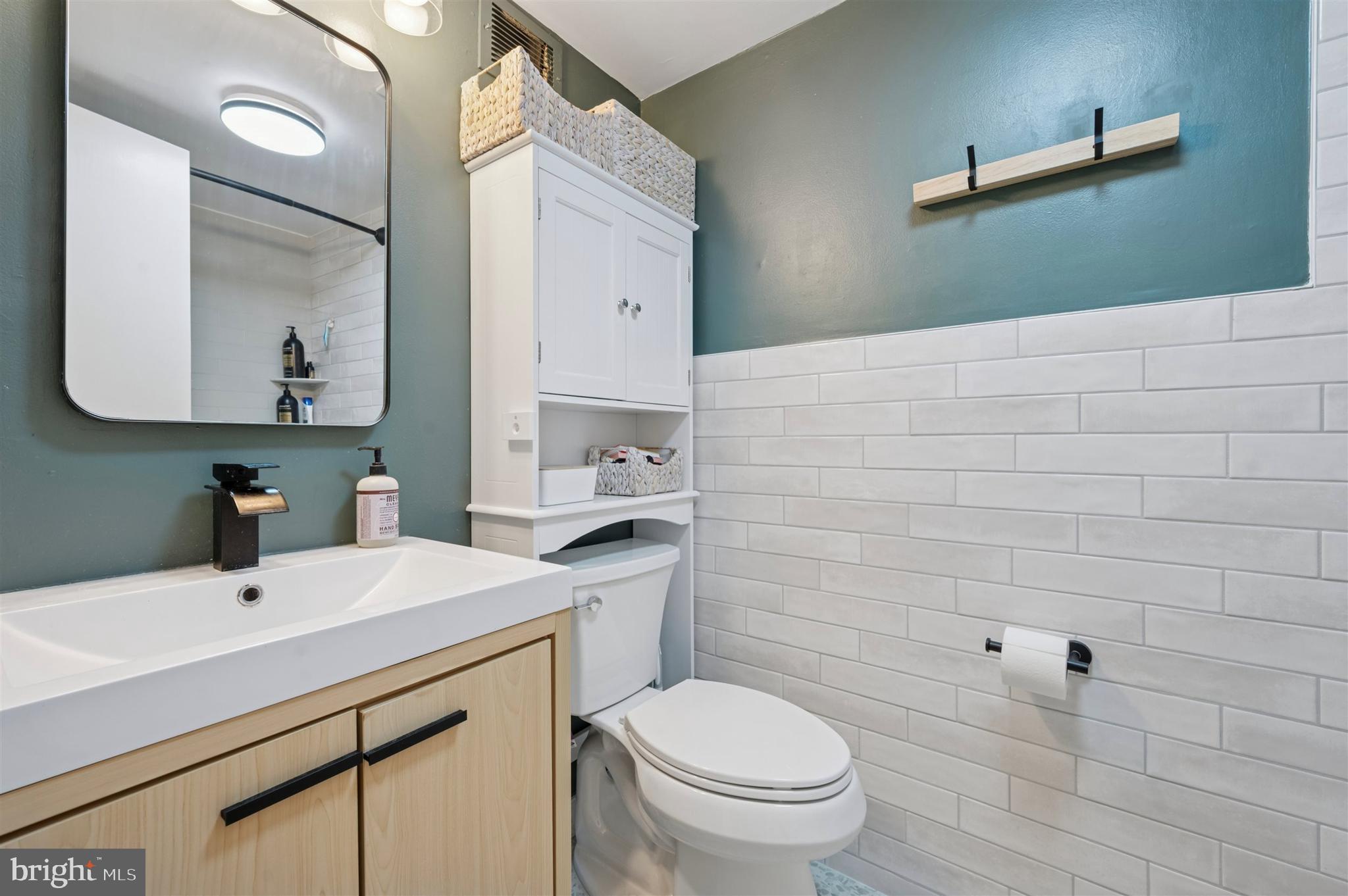 QUEEN VILLAGE - Residential