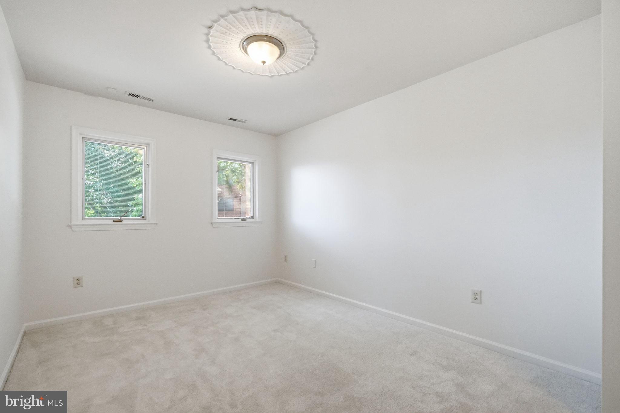 HAMPTON HILLS - Residential