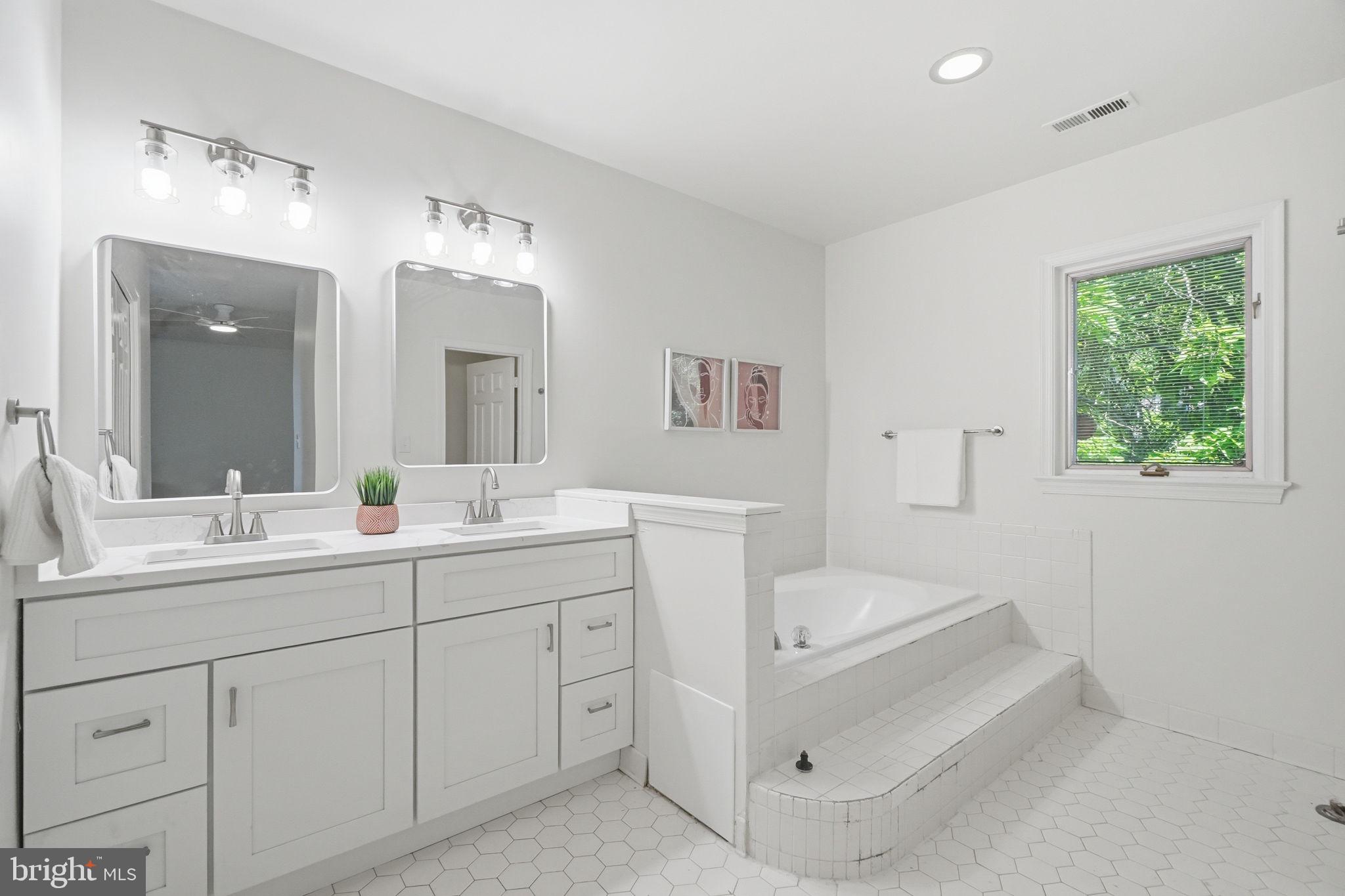 HAMPTON HILLS - Residential