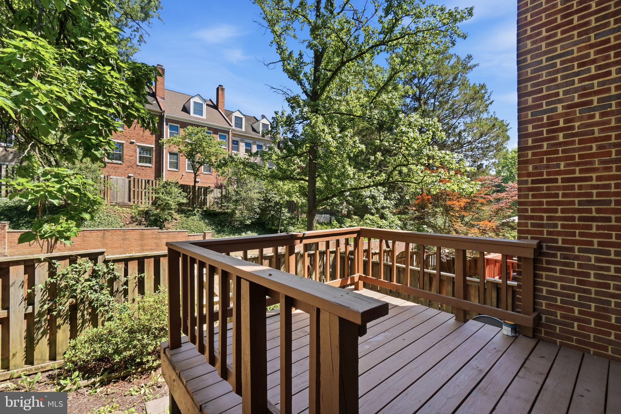 HAMPTON HILLS - Residential