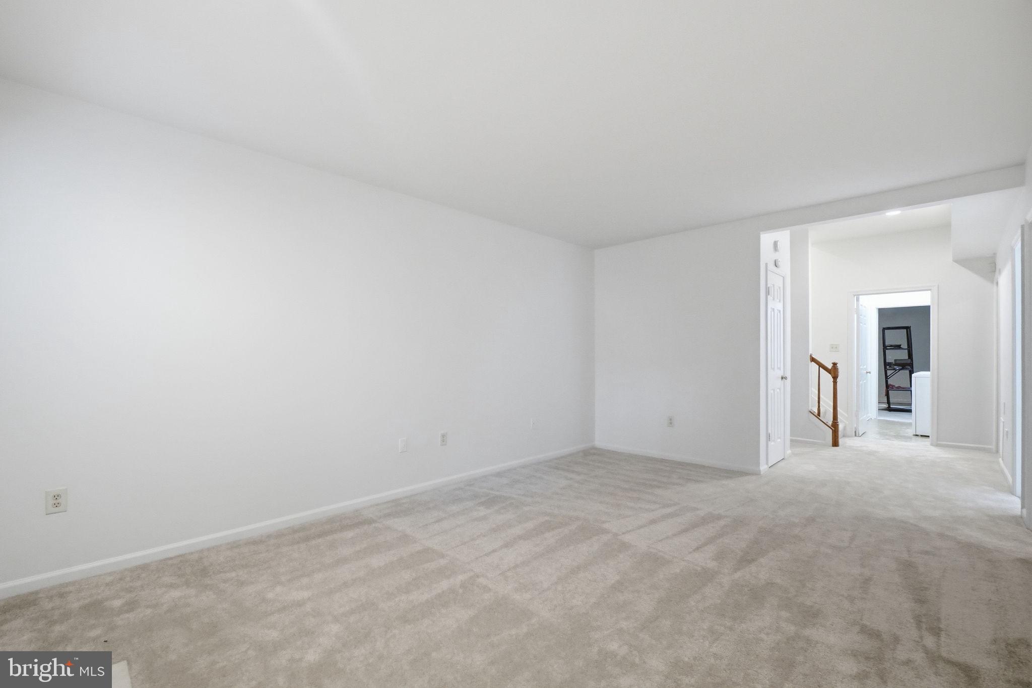 HAMPTON HILLS - Residential