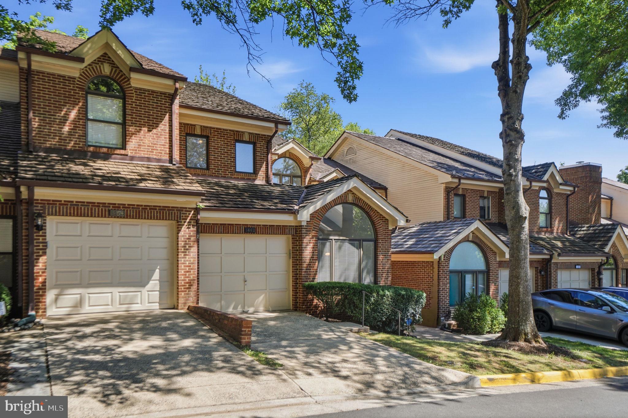 HAMPTON HILLS - Residential