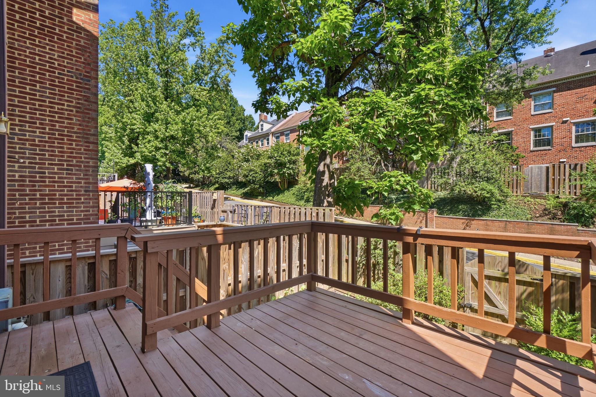 HAMPTON HILLS - Residential