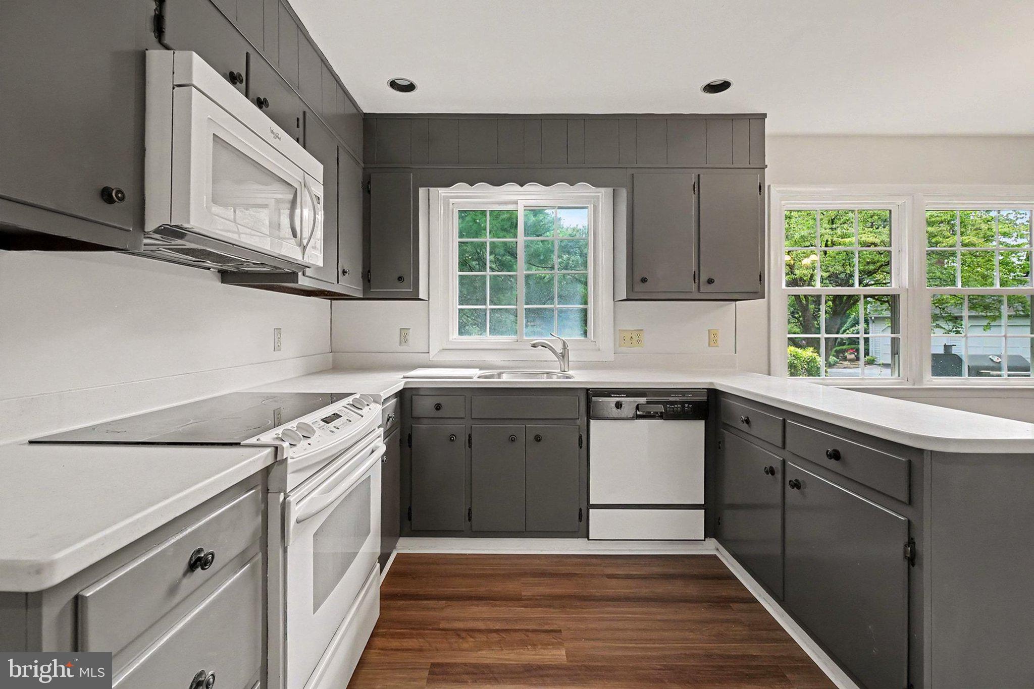 WINDSOR FARMS - Residential