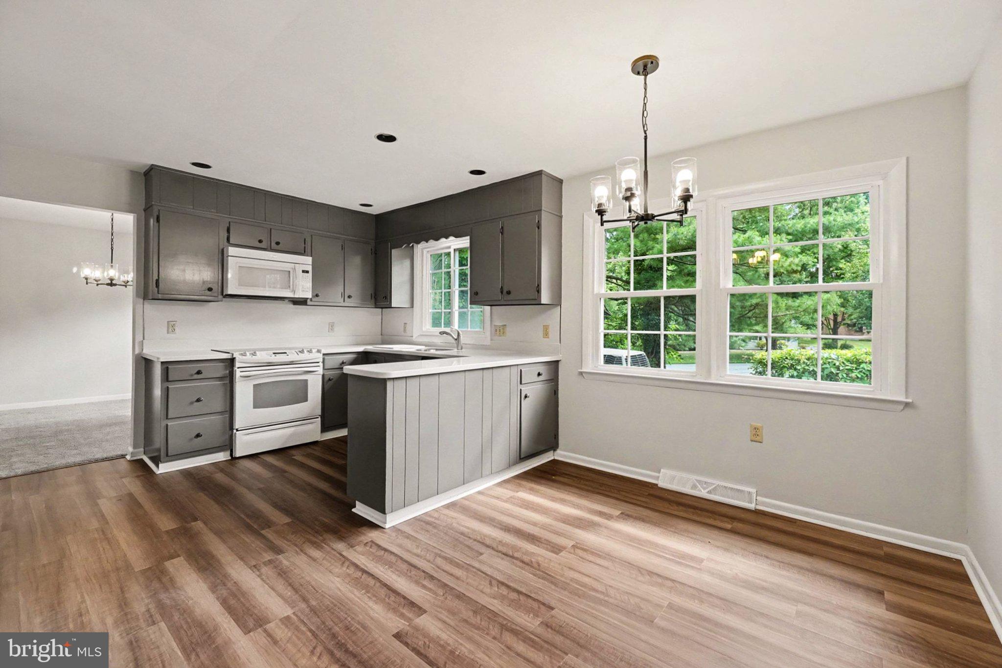 WINDSOR FARMS - Residential