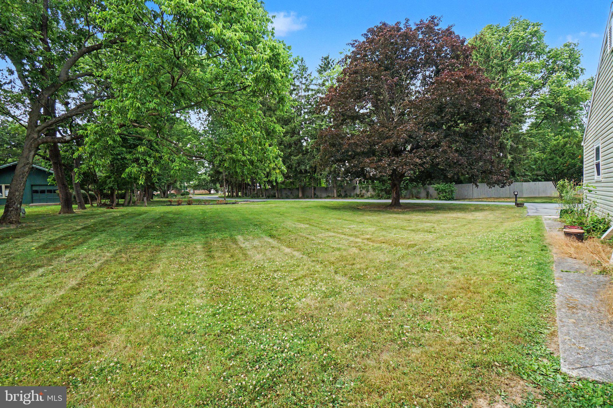 WINDSOR FARMS - Residential