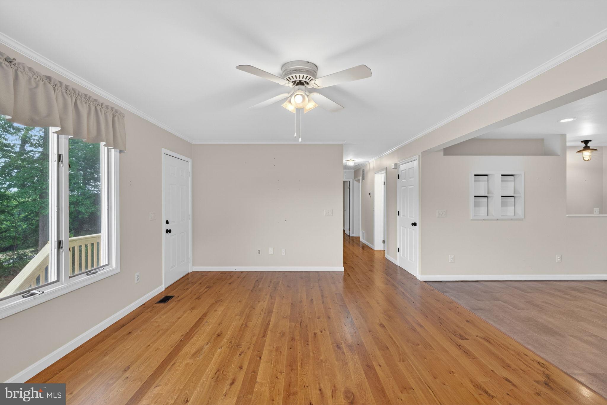 WHITE HALL - Residential