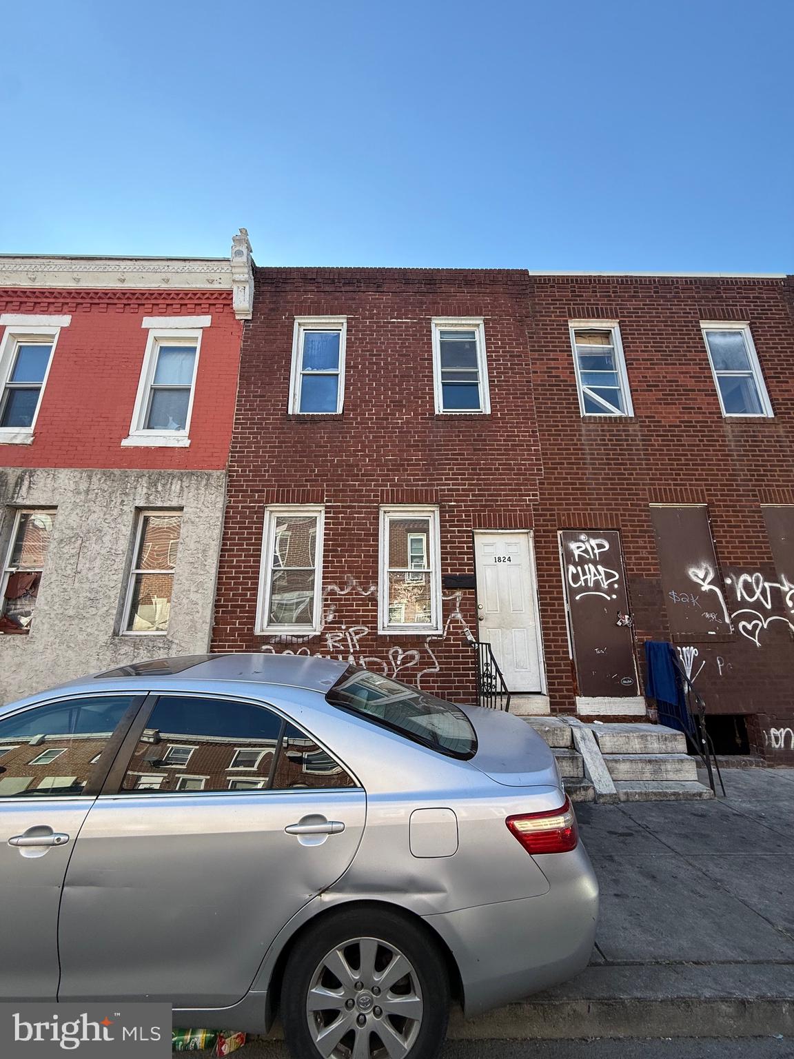 Calling all investors and developers! 1824 Lippincott St is a blank canvas ready for transformation. This as-is shell offers endless potential for a full renovation or new construction. Prime opportunity to add value in a growing neighborhood.