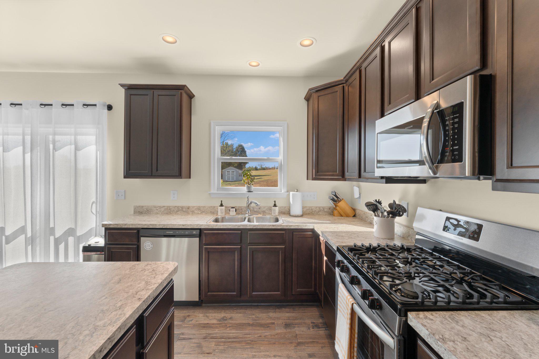 STONE RIDGE ESTATES - Residential