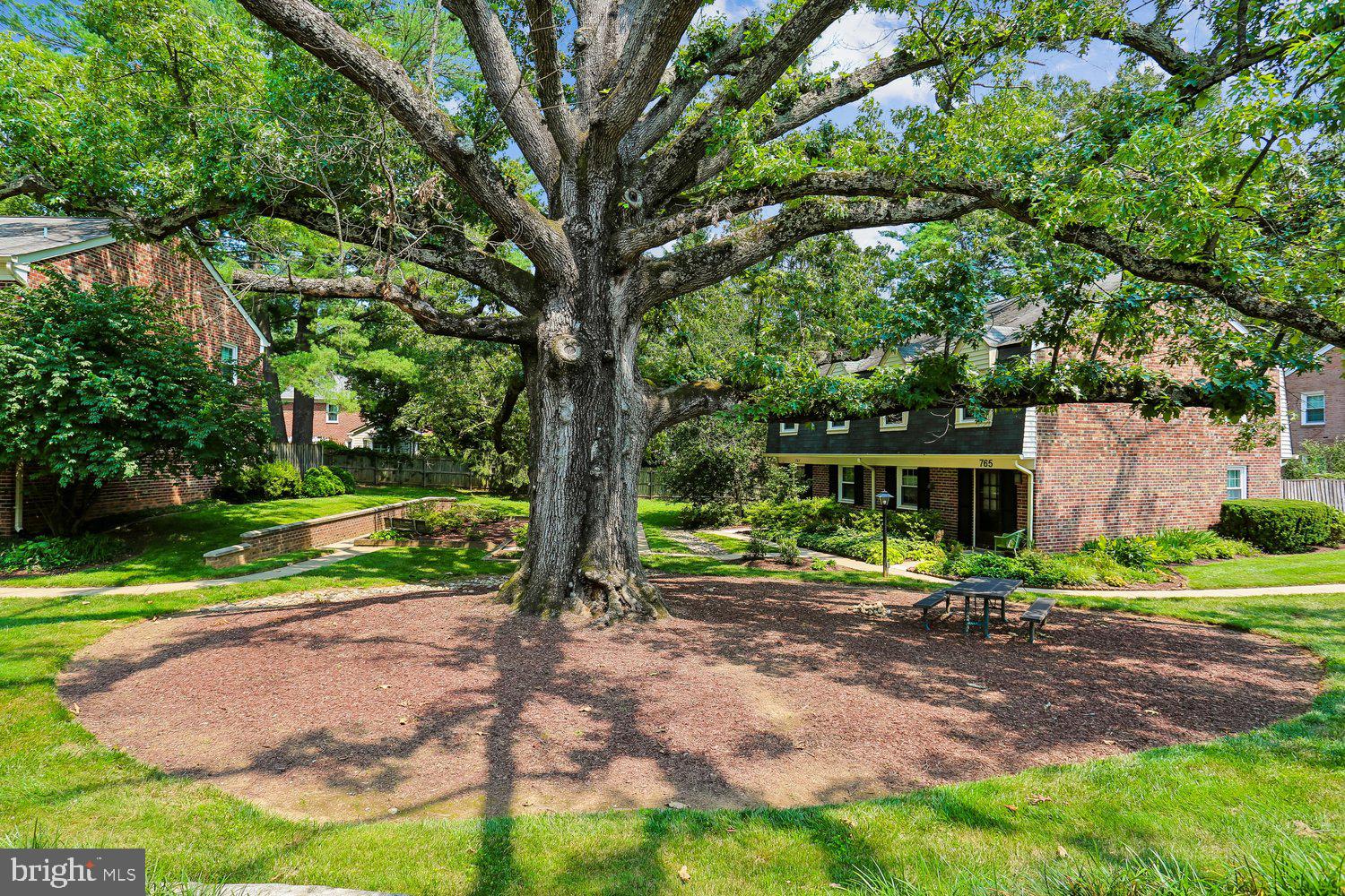 REGENT SQUARE - Residential
