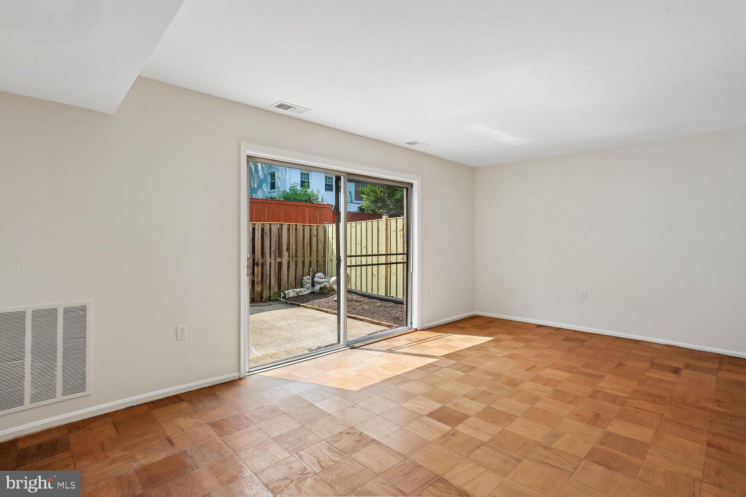 REGENT SQUARE - Residential