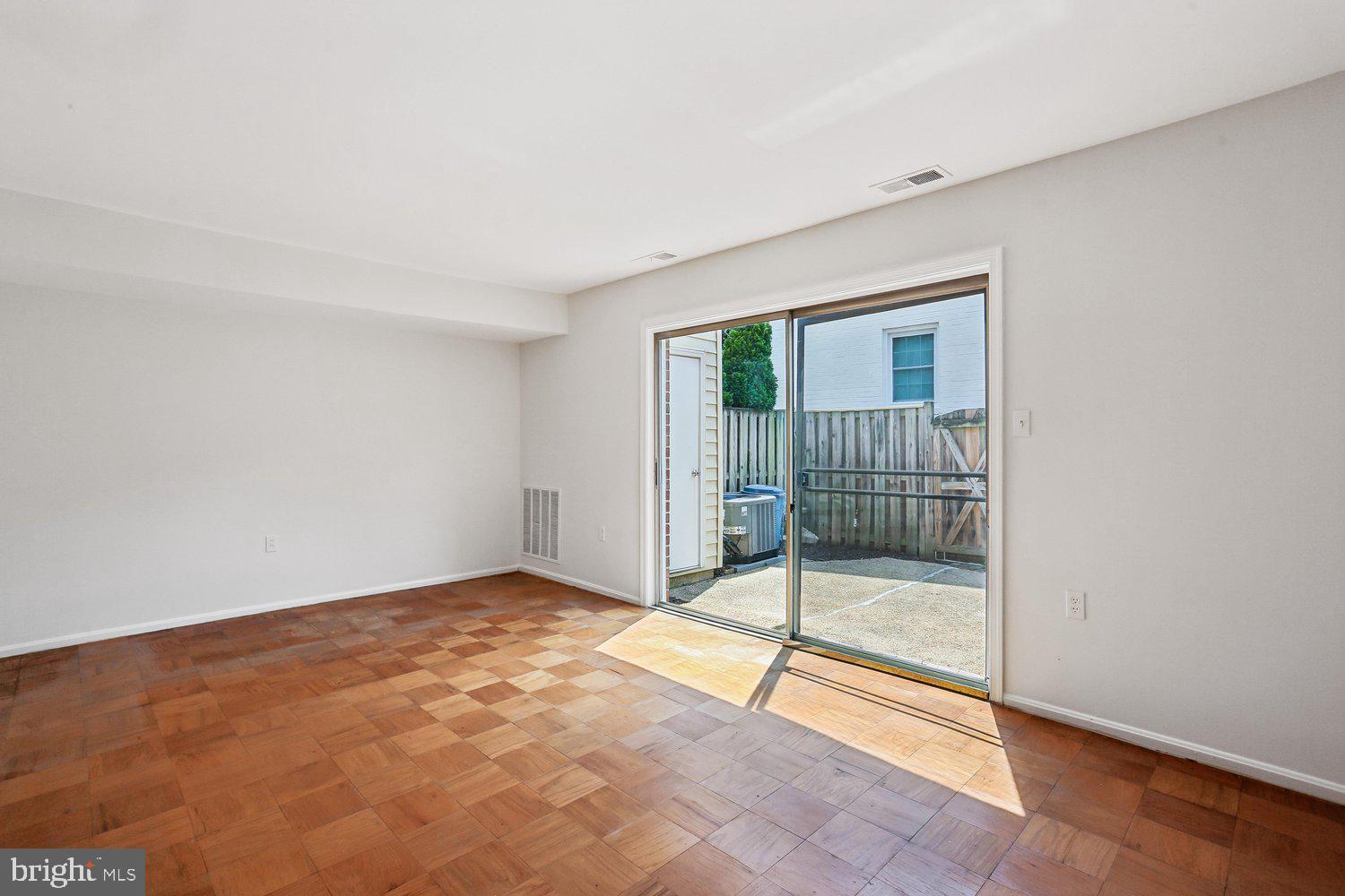 REGENT SQUARE - Residential