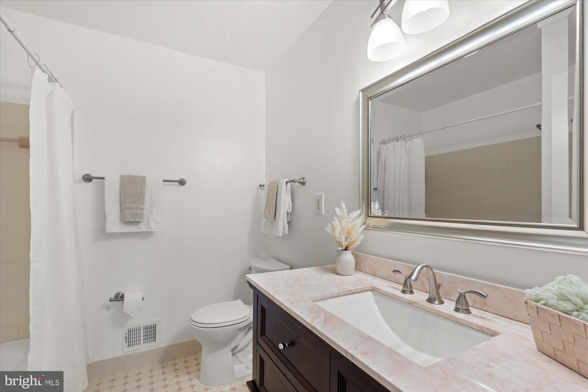 WHEATON TOWNE - Residential