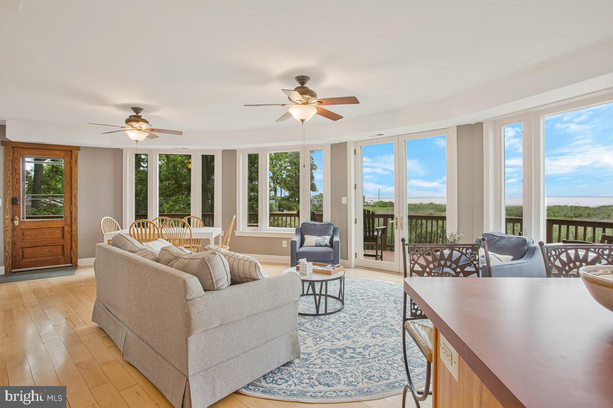 COLUMBIA BEACH - Residential