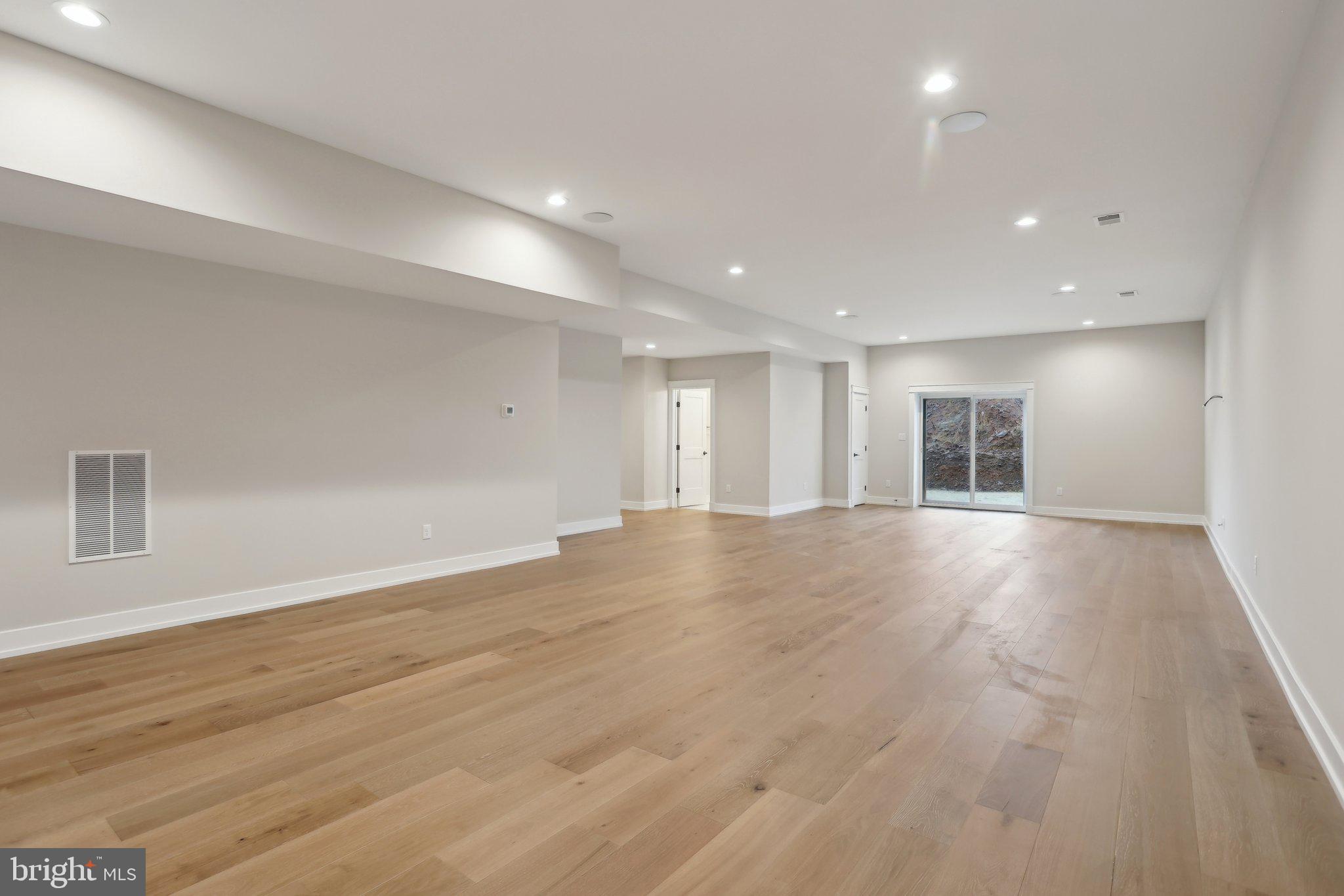 GARNET POINTE - Residential