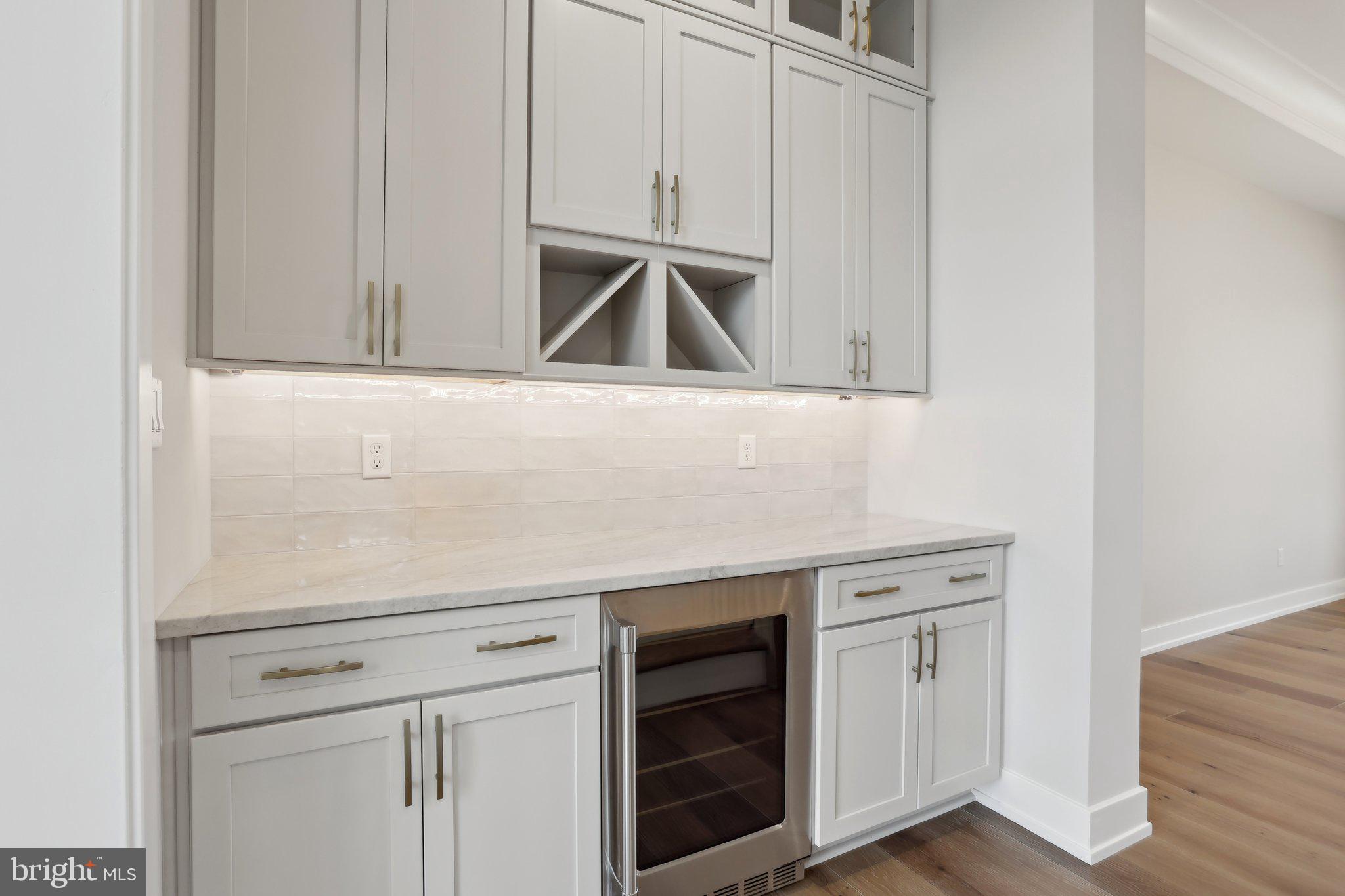 GARNET POINTE - Residential