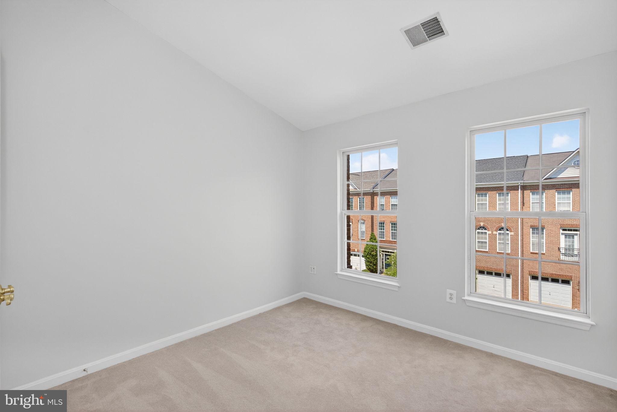 SQUIRREL HILL - Residential