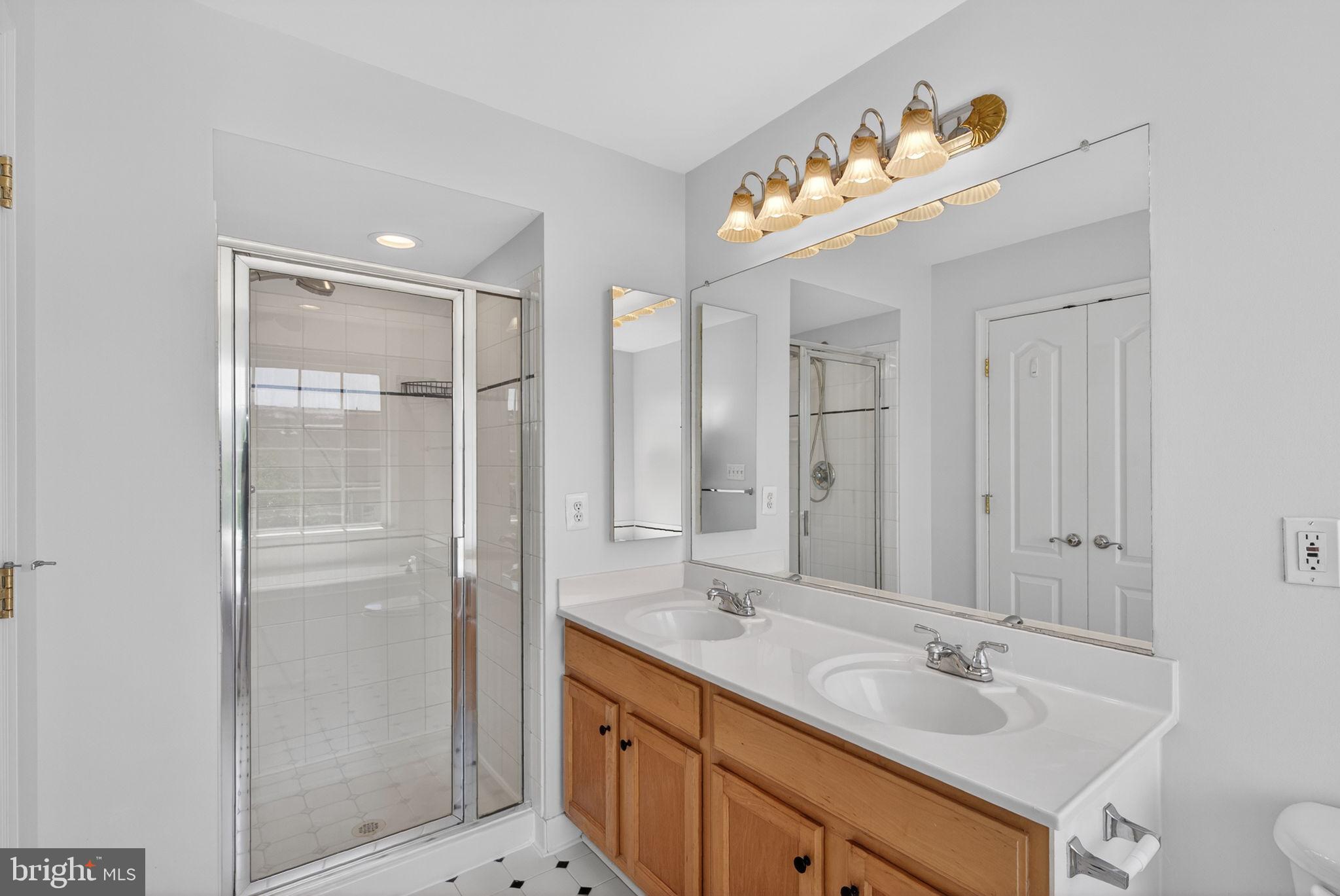 SQUIRREL HILL - Residential
