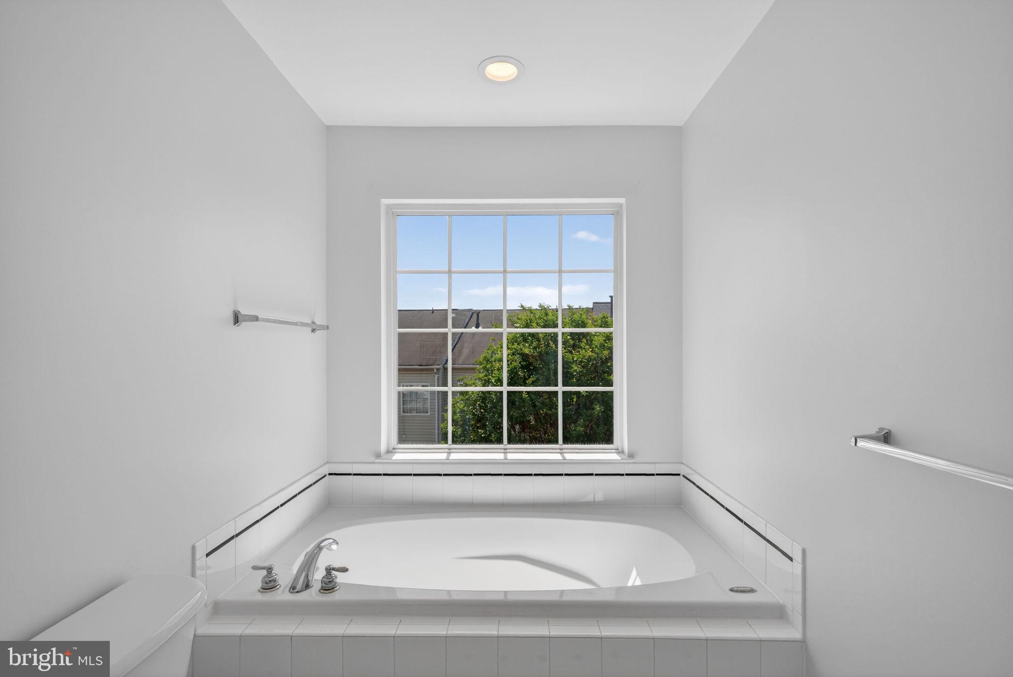 SQUIRREL HILL - Residential