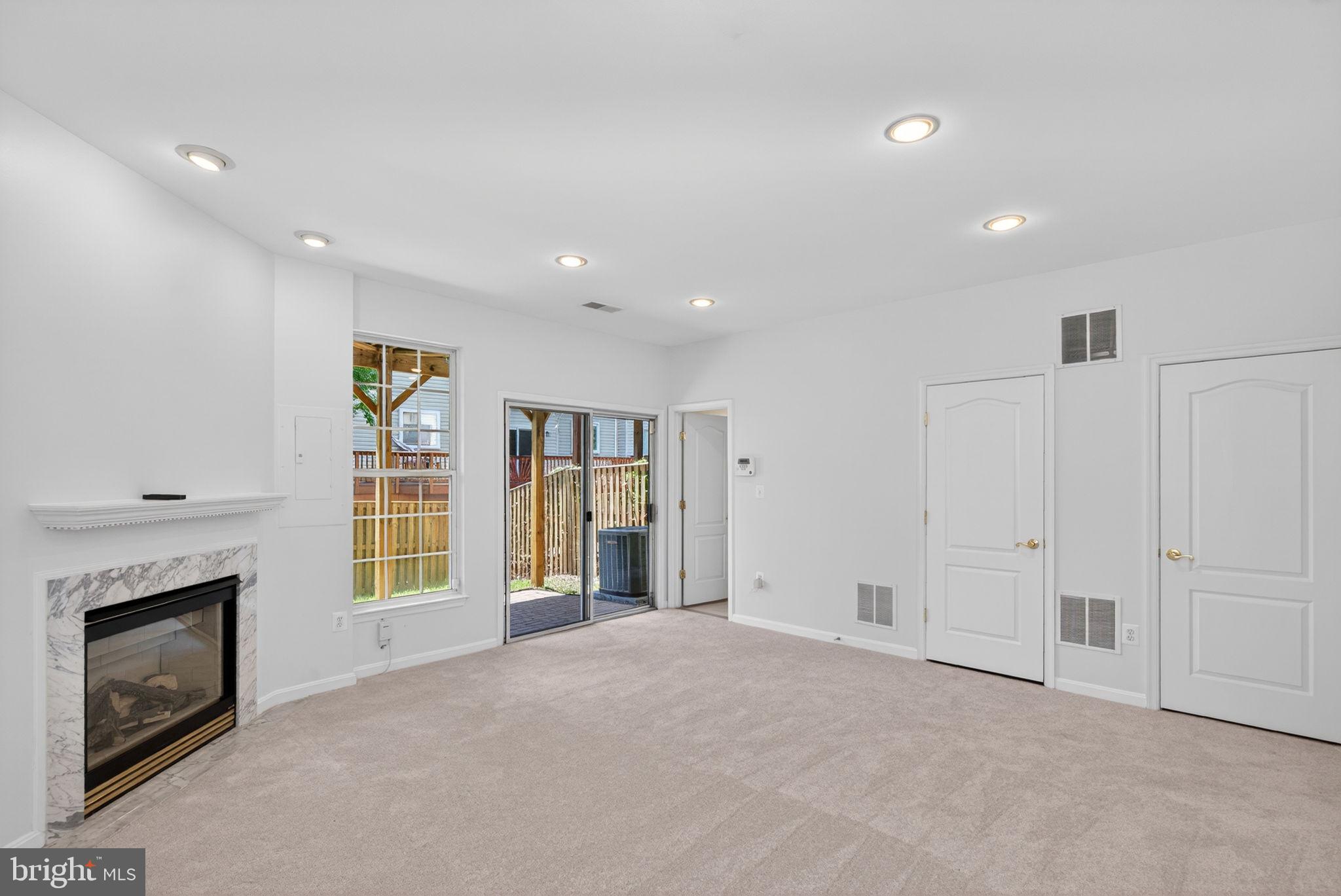 SQUIRREL HILL - Residential