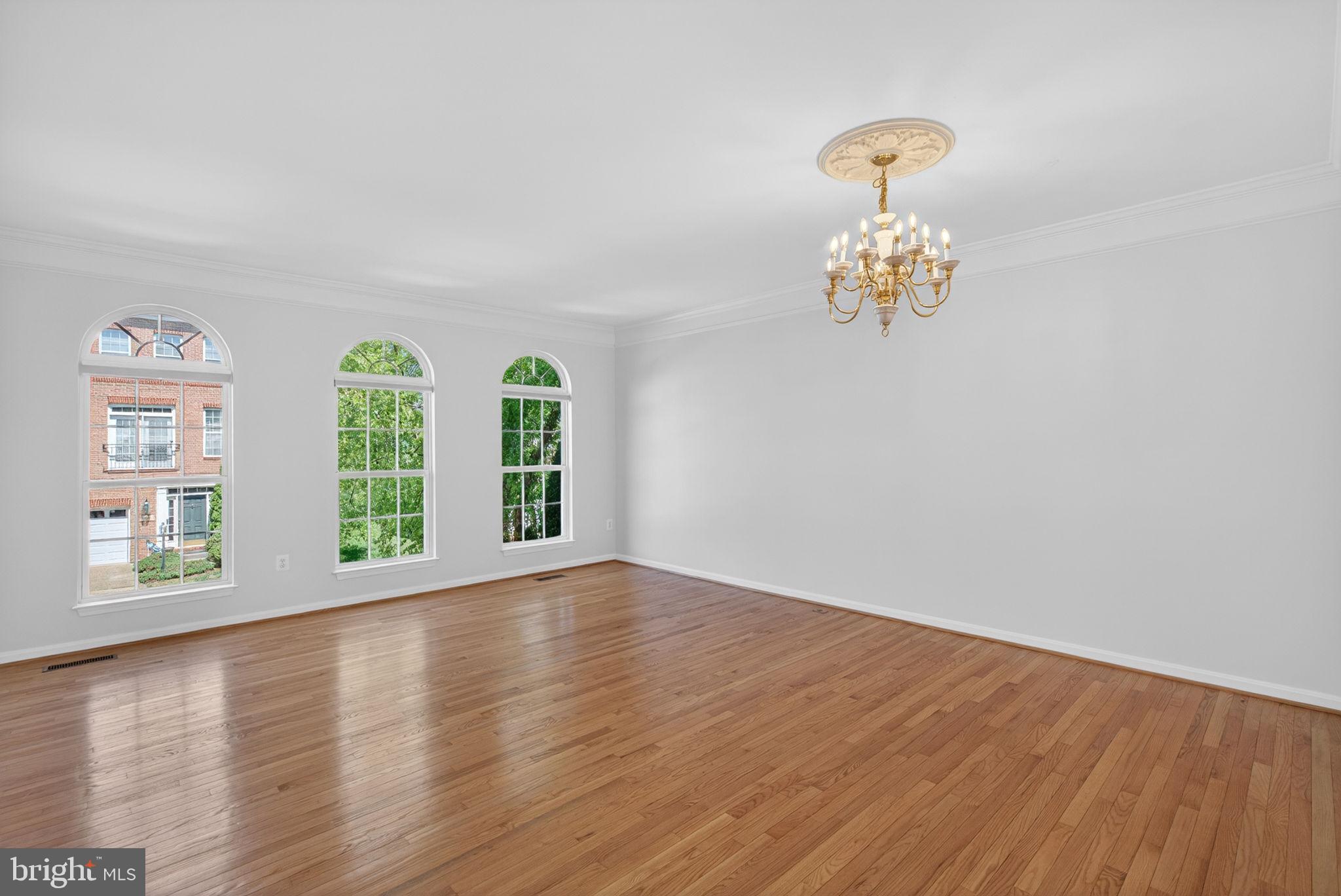 SQUIRREL HILL - Residential