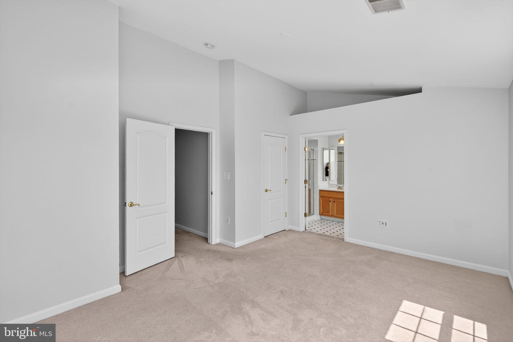 SQUIRREL HILL - Residential