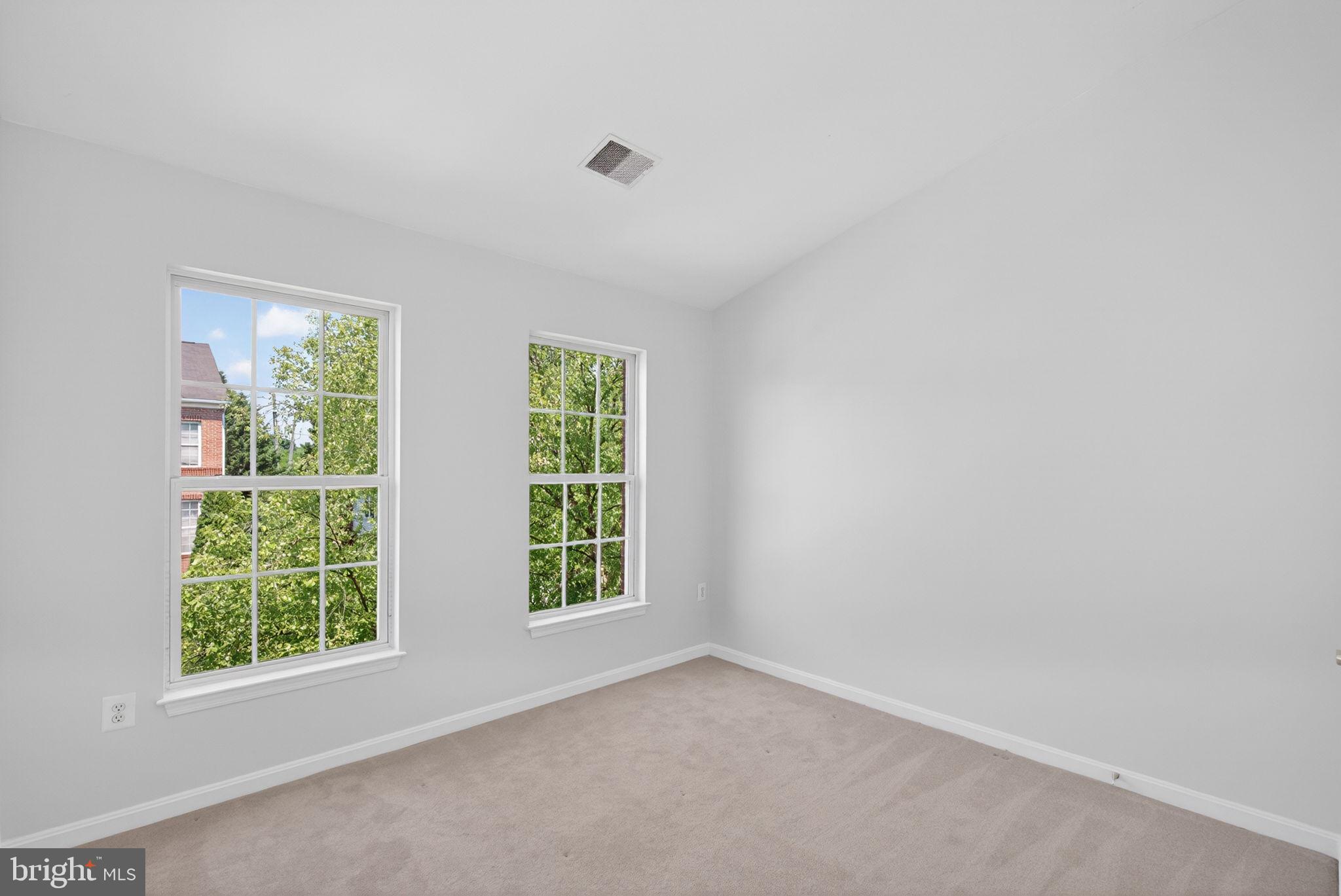 SQUIRREL HILL - Residential