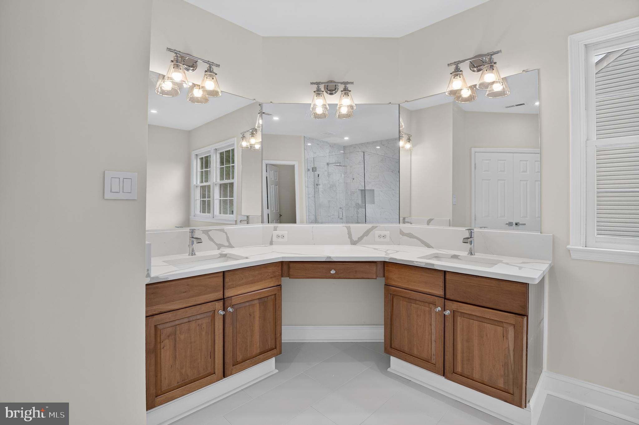 PALATINE OAKS - Residential