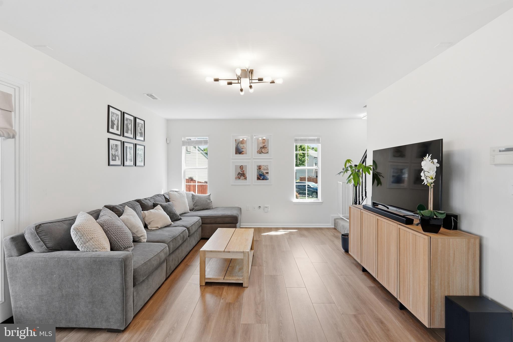 OXFORD OAKS - Residential