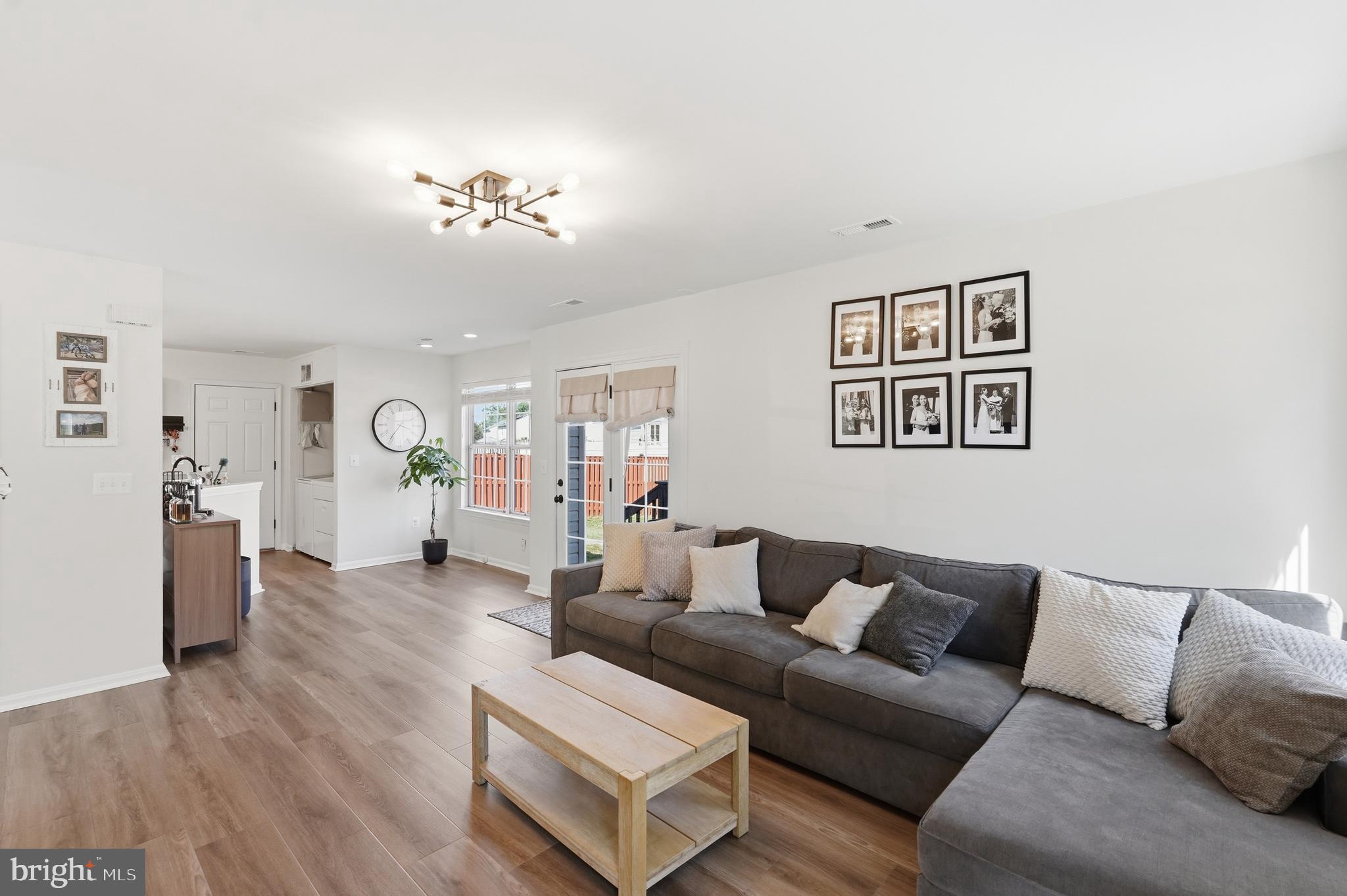 OXFORD OAKS - Residential
