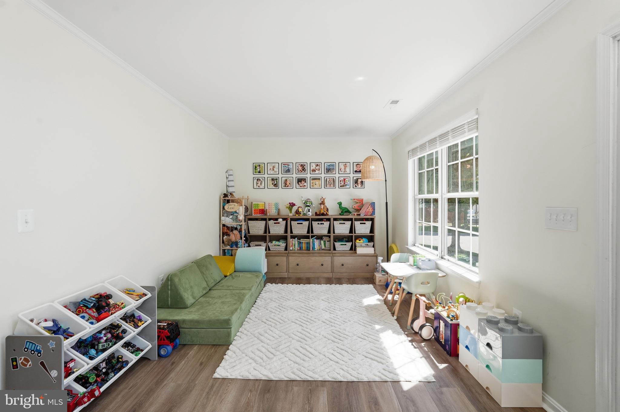 OXFORD OAKS - Residential