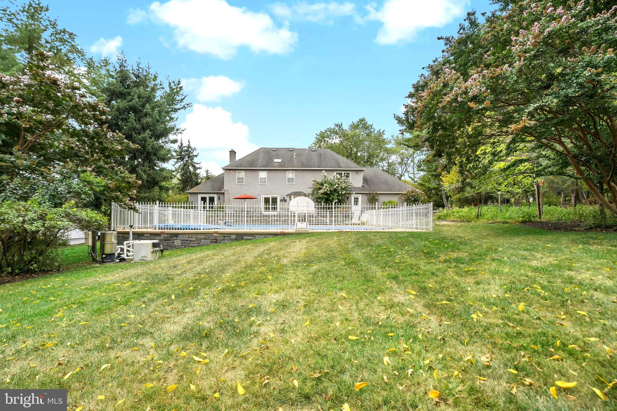 HICKORY TREE ESTS - Residential