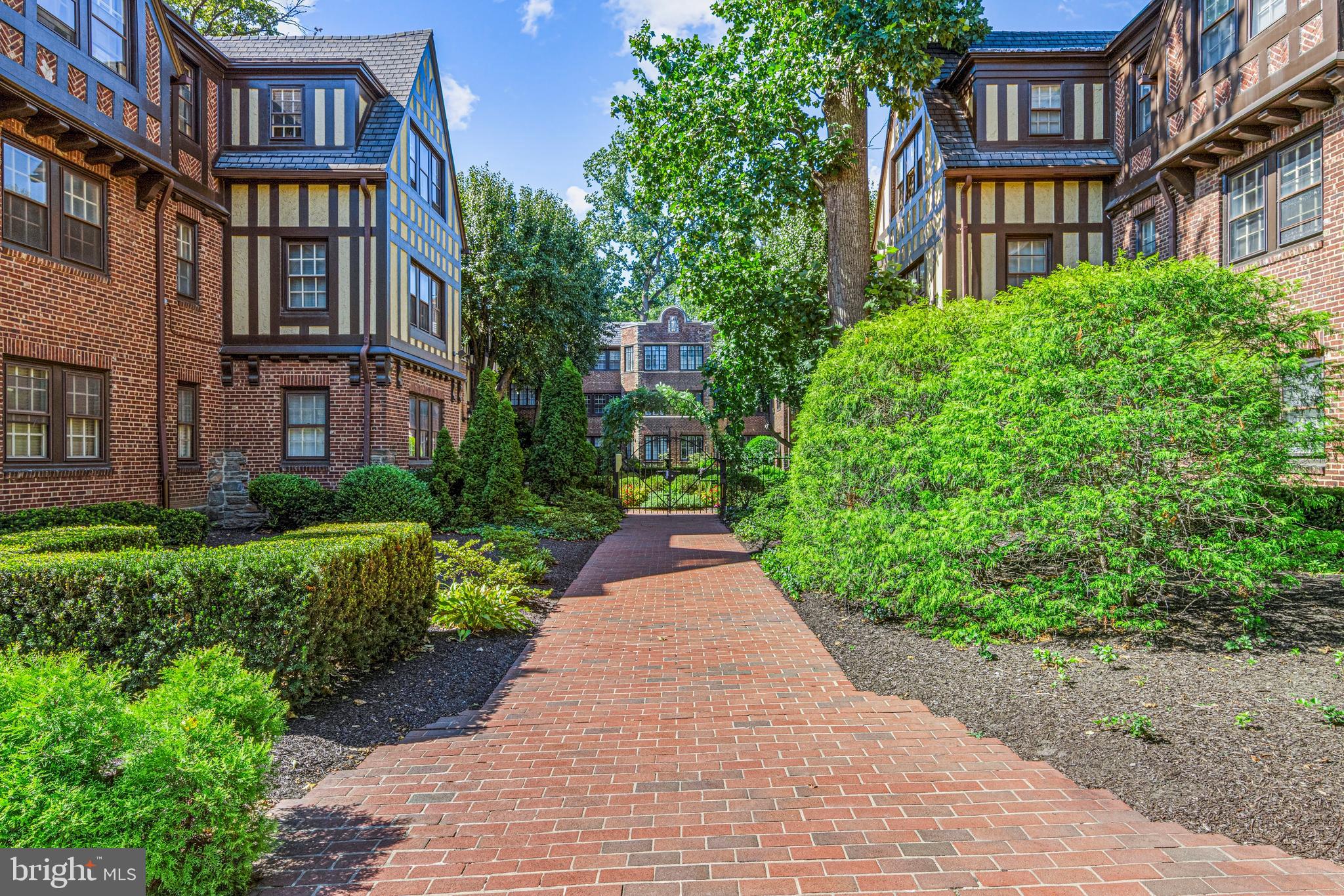 YORKLYNNE MANOR - Residential