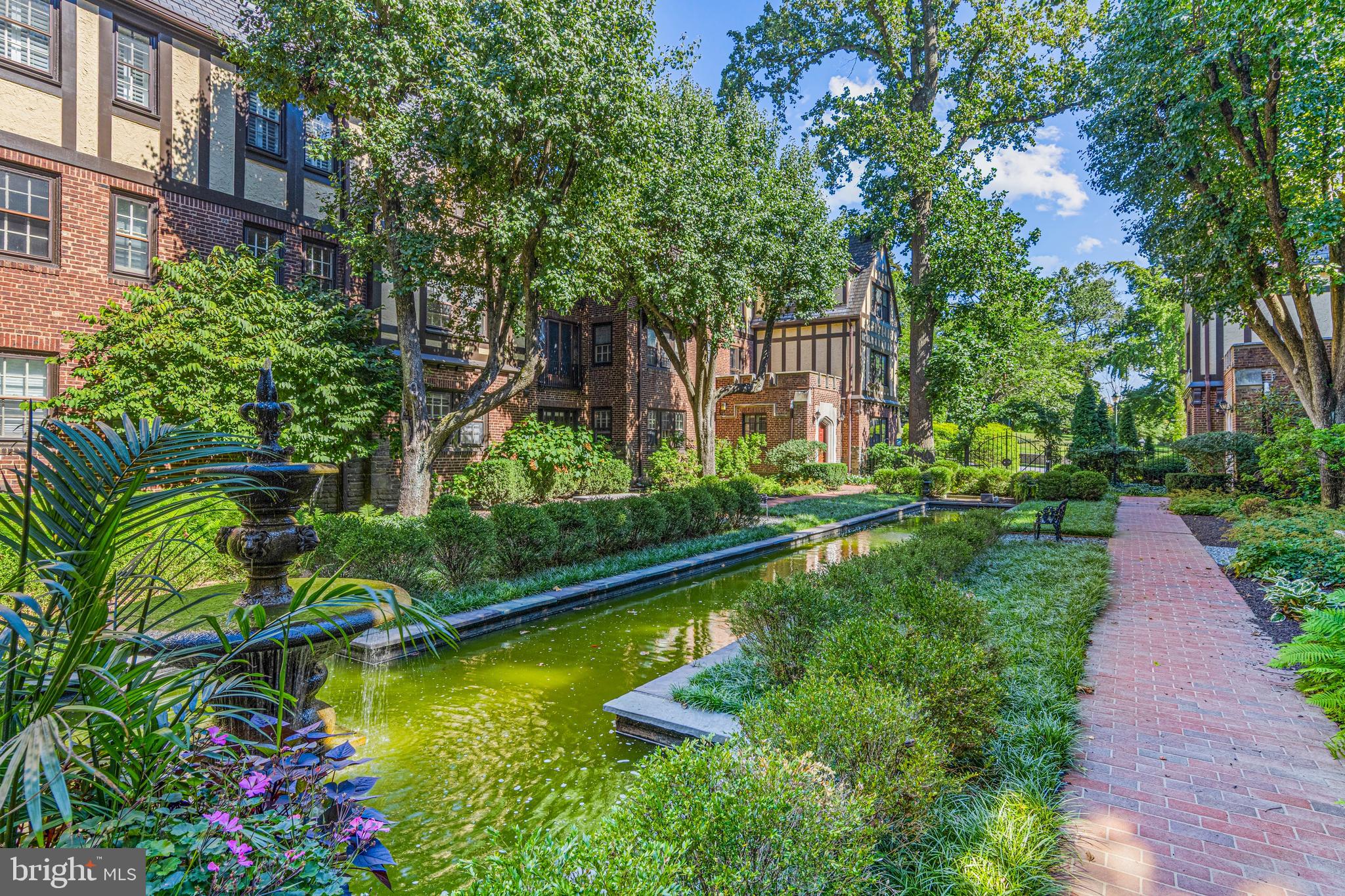 YORKLYNNE MANOR - Residential