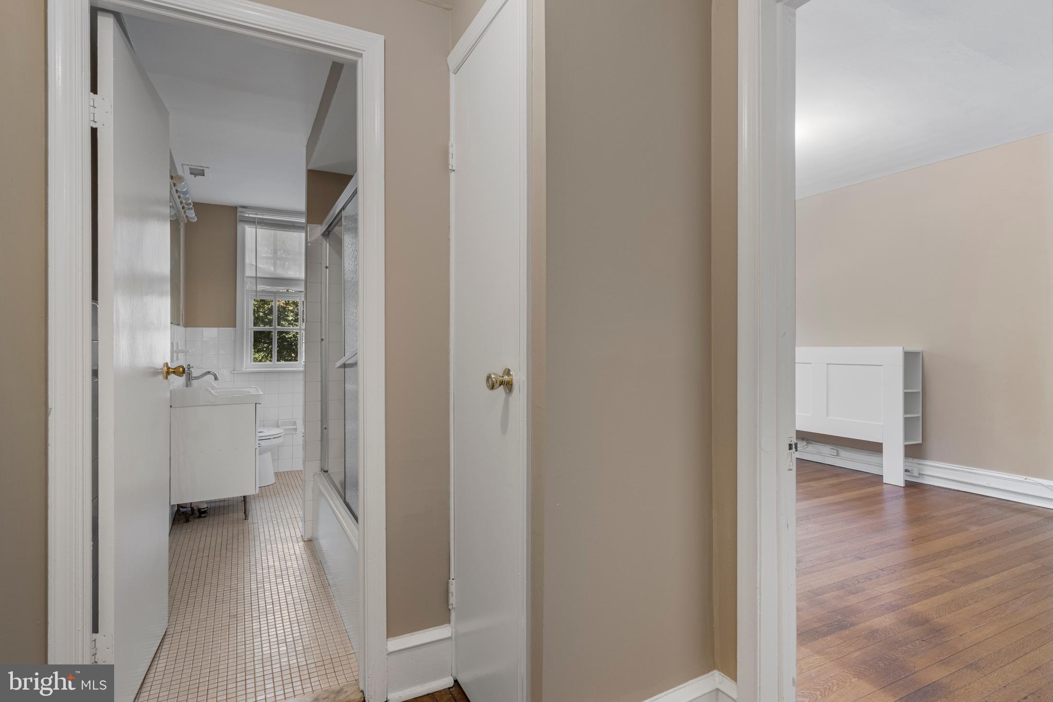 YORKLYNNE MANOR - Residential
