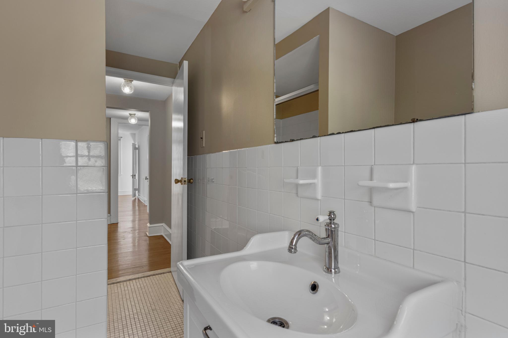 YORKLYNNE MANOR - Residential