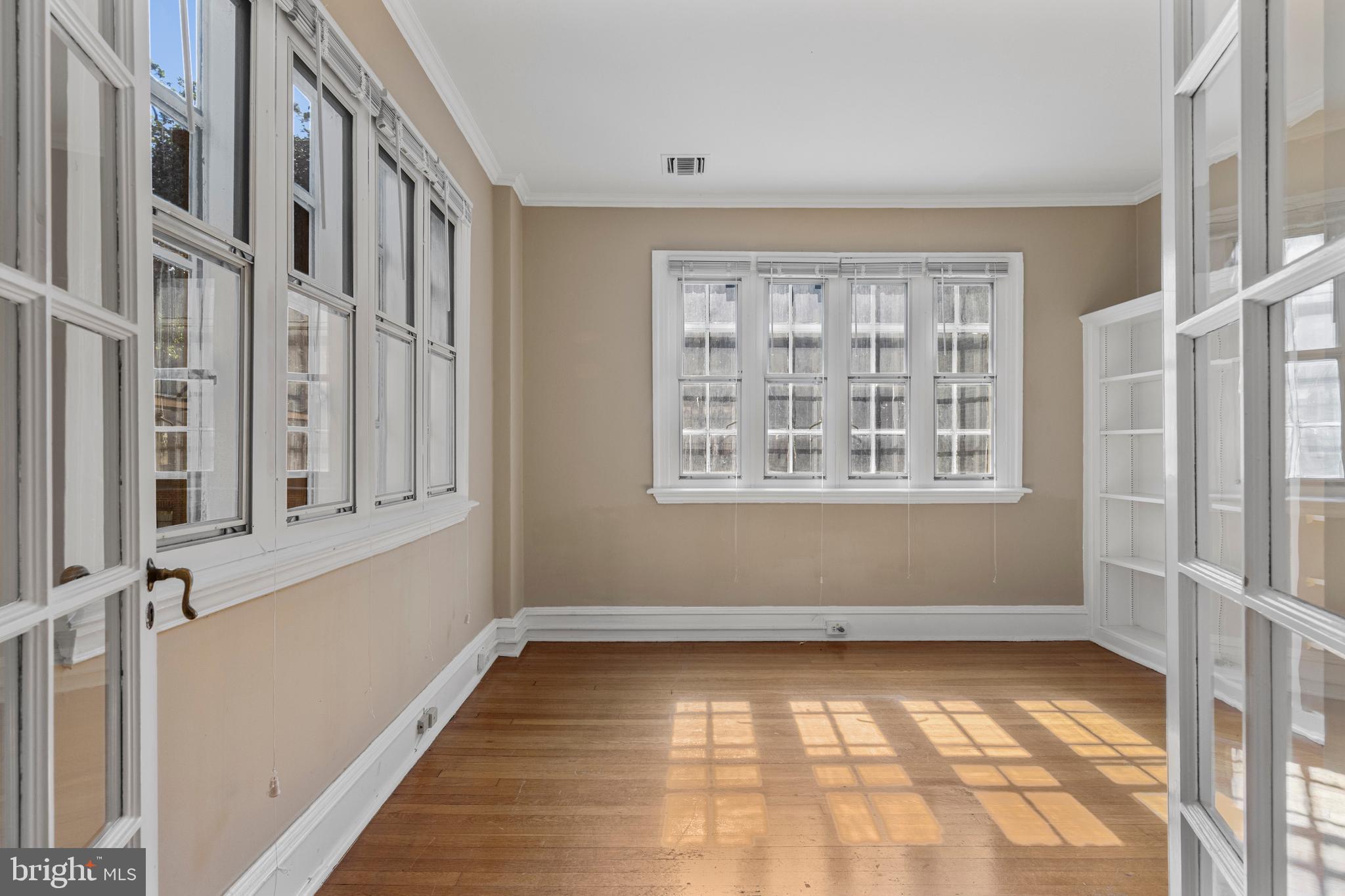 YORKLYNNE MANOR - Residential