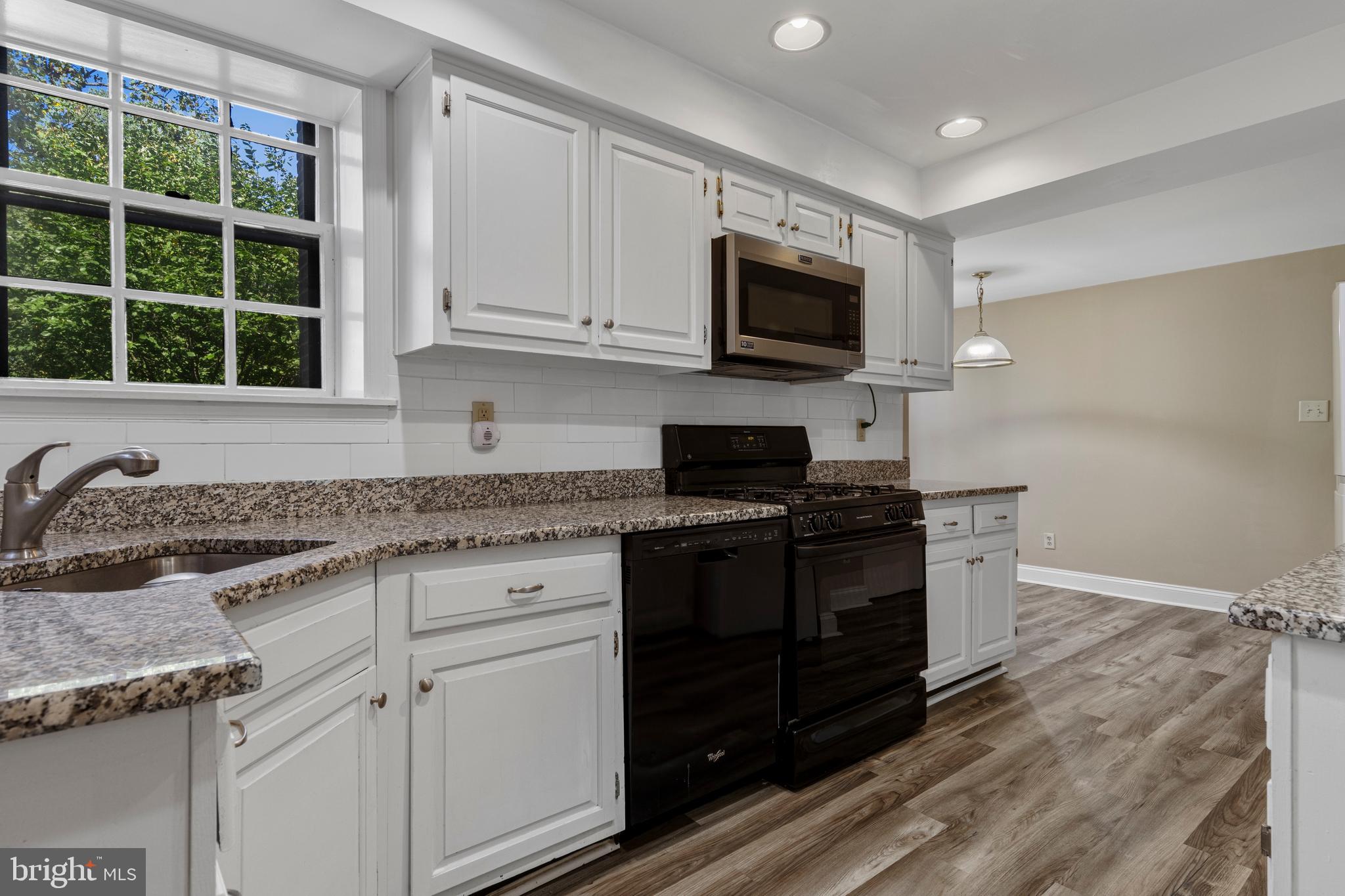 YORKLYNNE MANOR - Residential