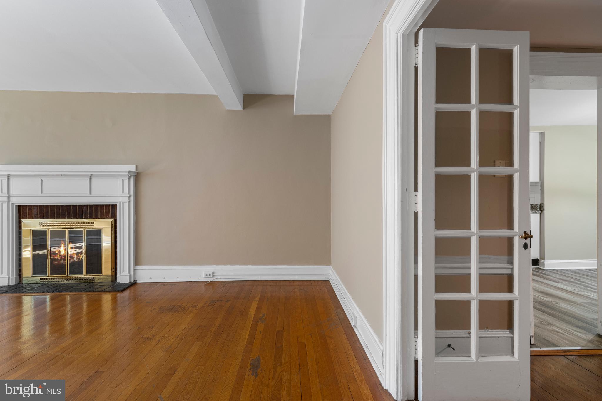 YORKLYNNE MANOR - Residential