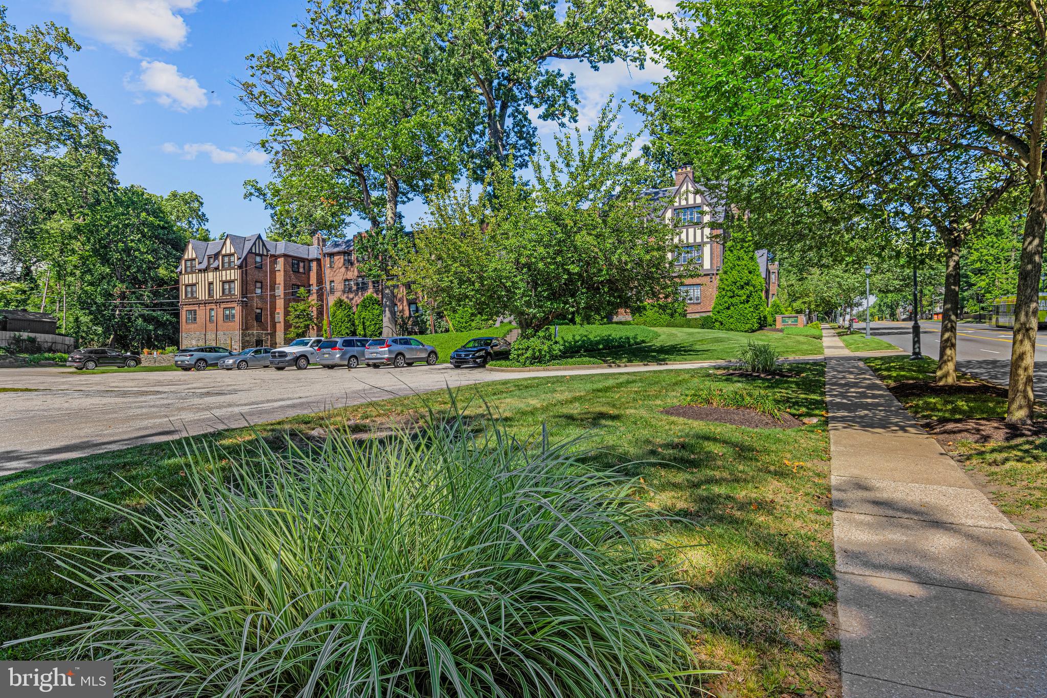 YORKLYNNE MANOR - Residential