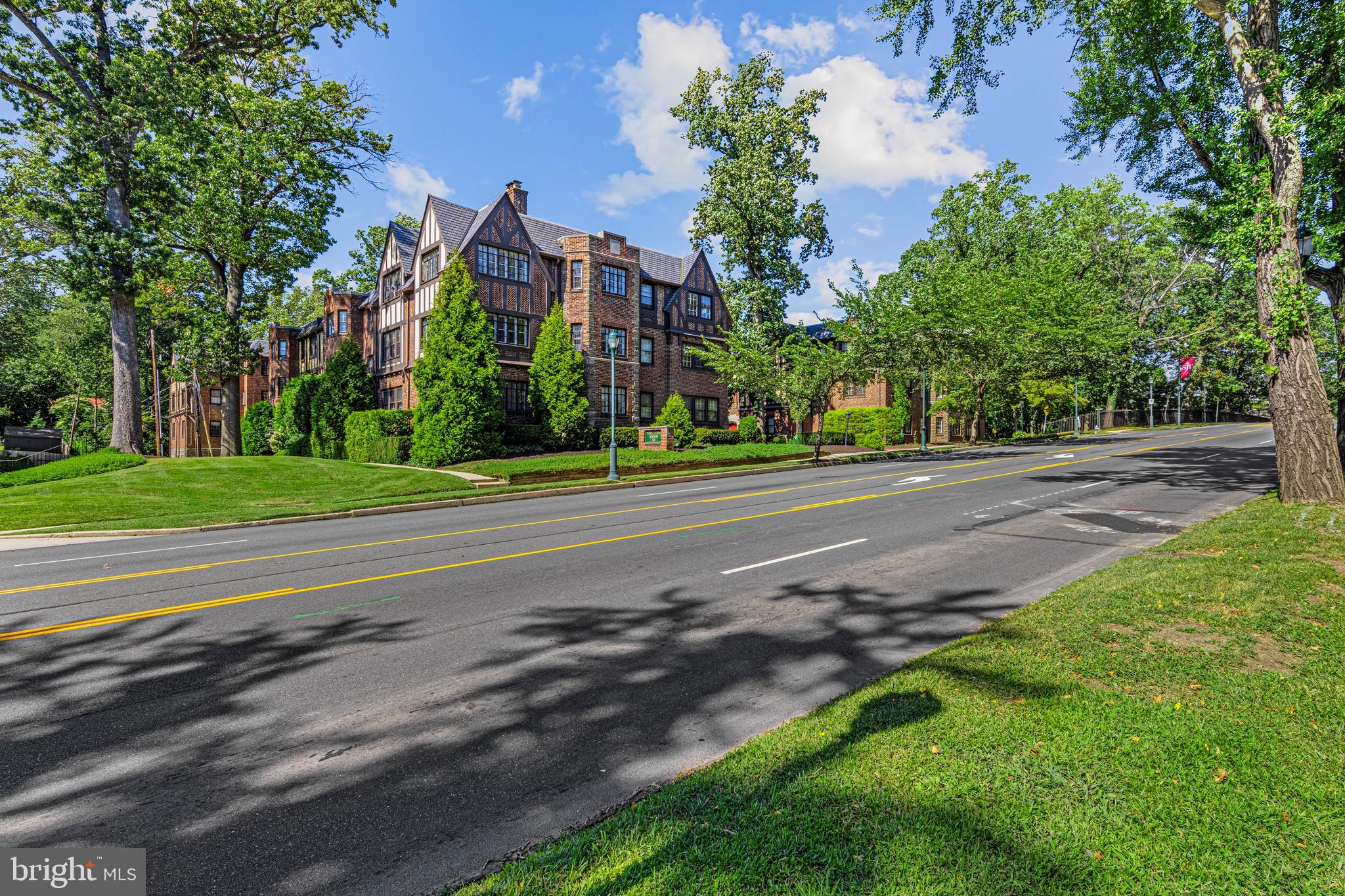 YORKLYNNE MANOR - Residential