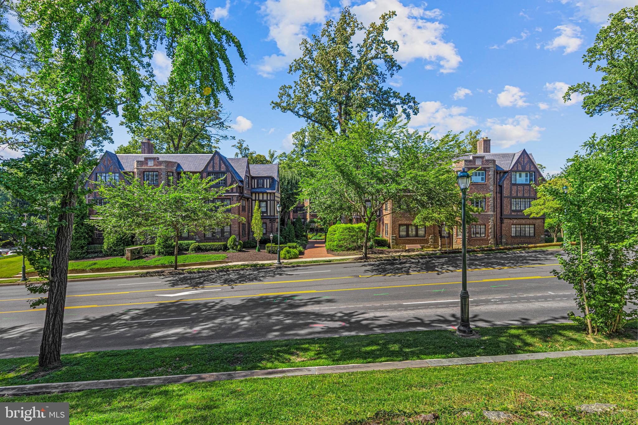 YORKLYNNE MANOR - Residential