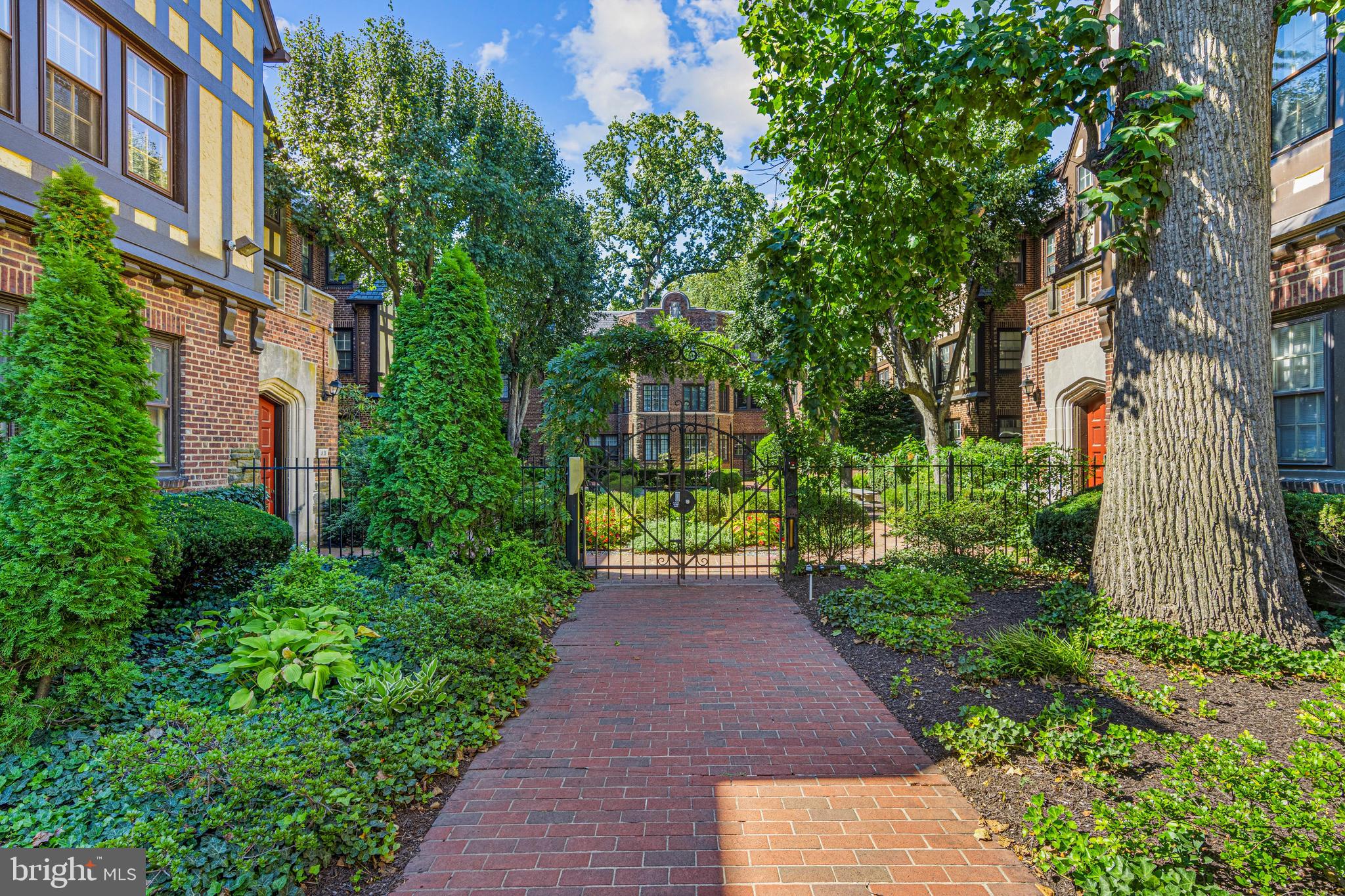 YORKLYNNE MANOR - Residential