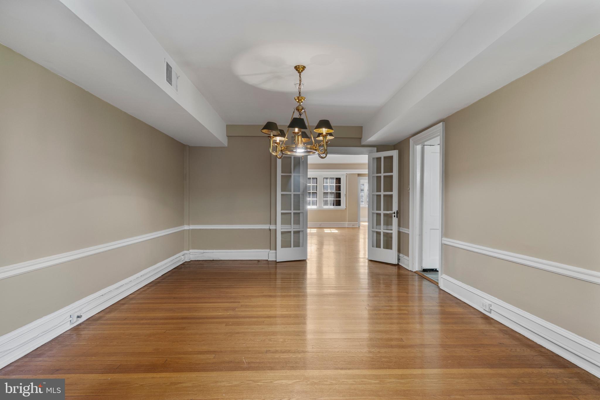 YORKLYNNE MANOR - Residential