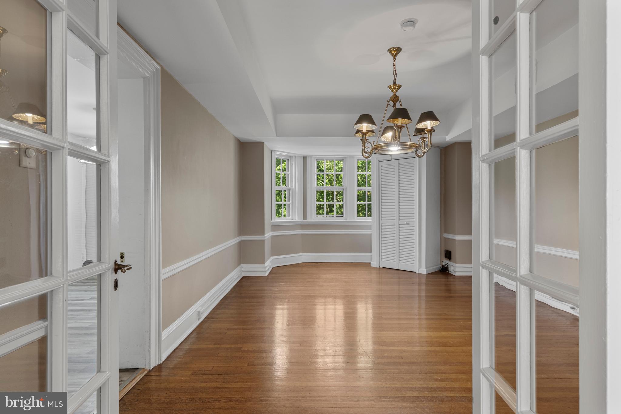 YORKLYNNE MANOR - Residential