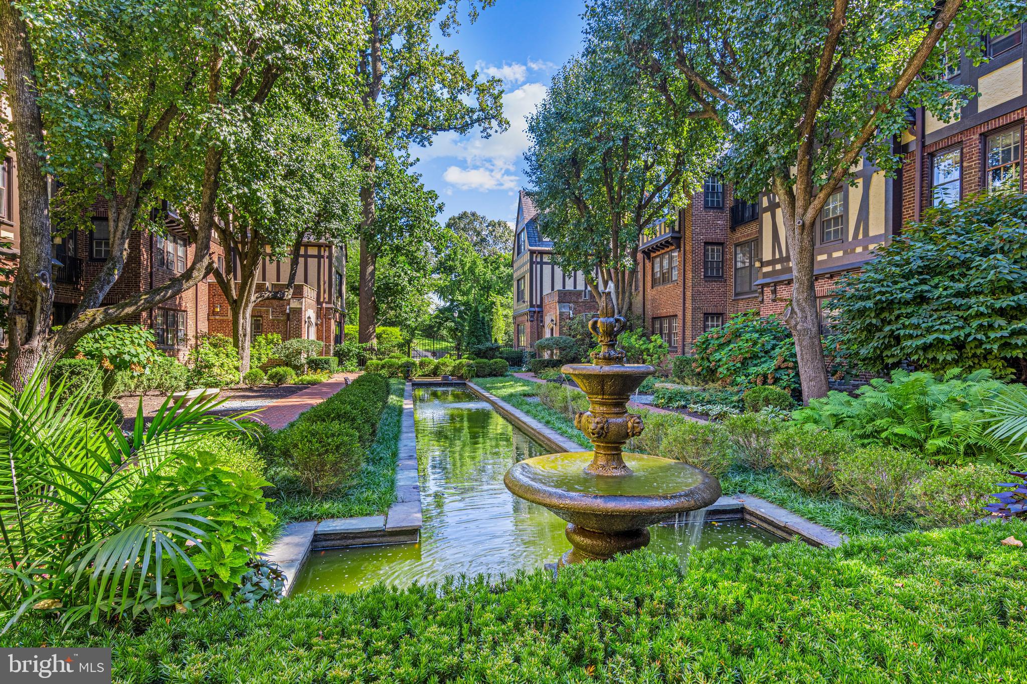 YORKLYNNE MANOR - Residential